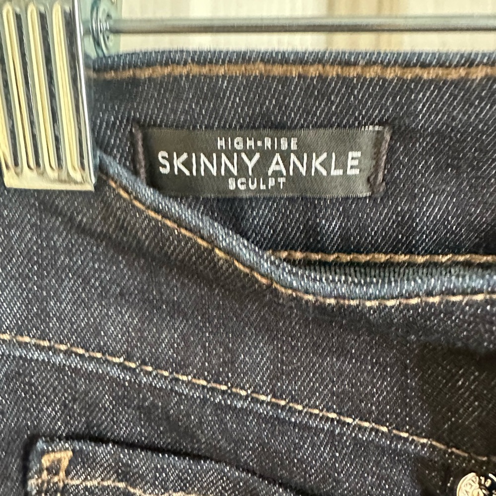 WHBM size 2 high-rise skinny ankle sculpt. Never worn perfect condition. - Picture 4 of 6